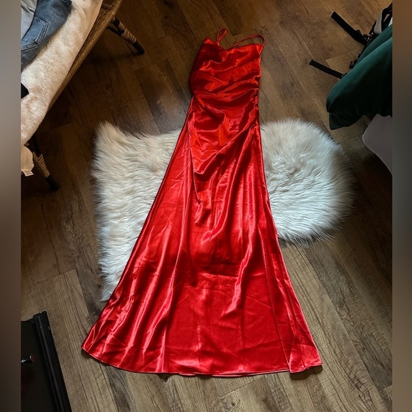 SUPERDOWN Lanthea Maxi Dress In Red - Picture 3 of 5